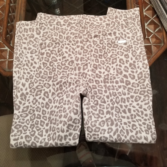 Curvy-Fit Sculpt High-Rise Leopard-Print Skinny Ankle Jeans - Picture 7 of 12
